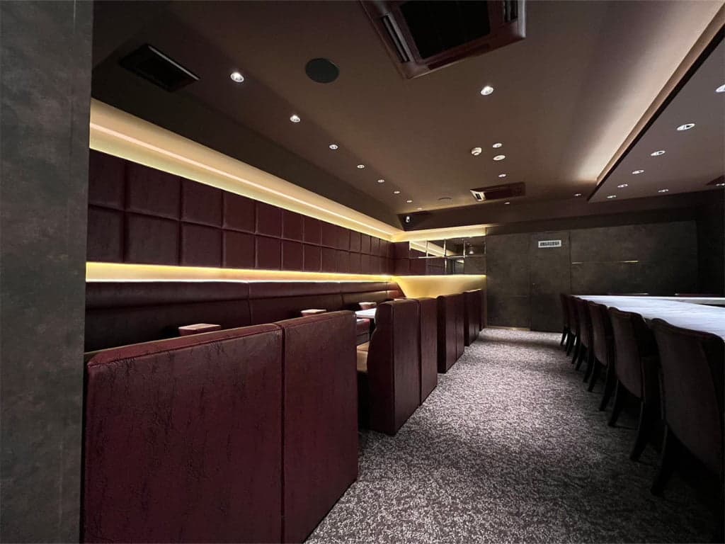Lounge Lotusのボックス席とカウンター